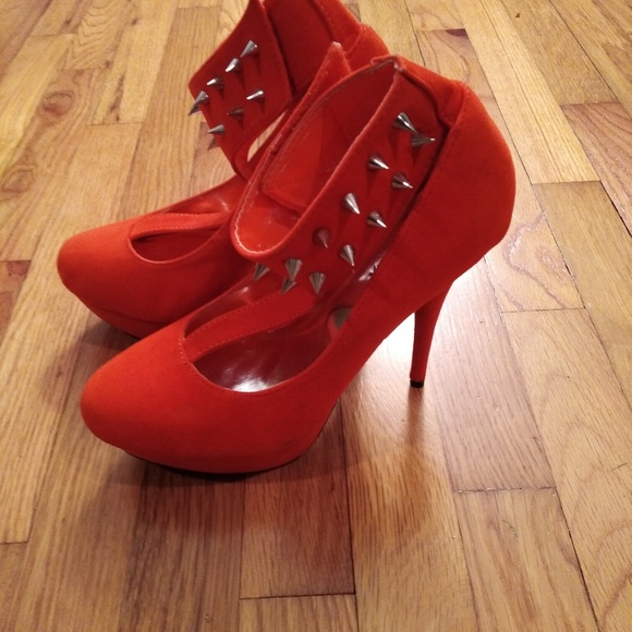 Heels - Picture 2 of 2